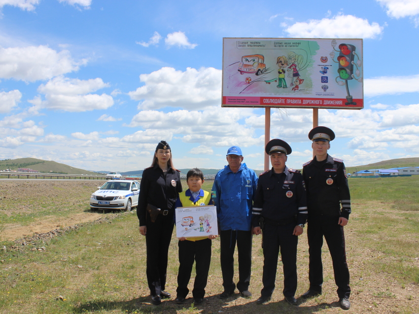 Лучшие рисунки детей по безопасности на дорогах разместят на баннерах вдоль трасс в Забайкалье