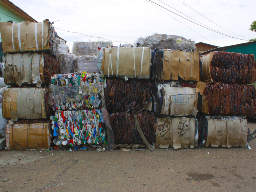 Журналистам Забайкалья рассказали о процессе переработки мусора в компании «Эко Чита»