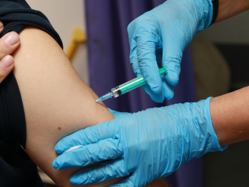 Более трети работников Госинспекции Забайкалья поставили прививки от коронавируса