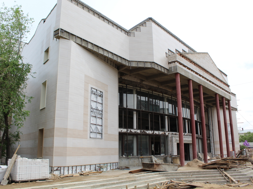 В Забайкальском краевом драмтеатре приступили к отделке фасада