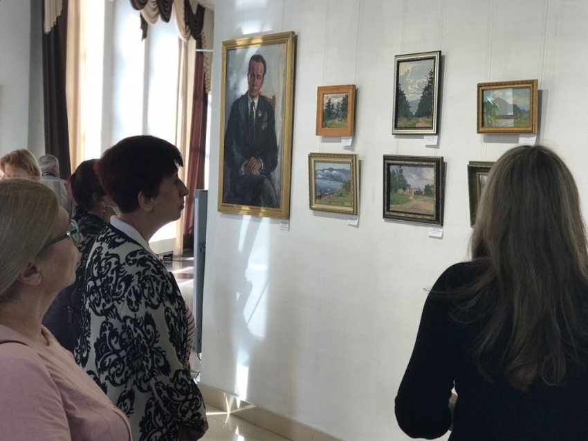 Юбилейная выставка известного забайкальского живописца открылась в Чите