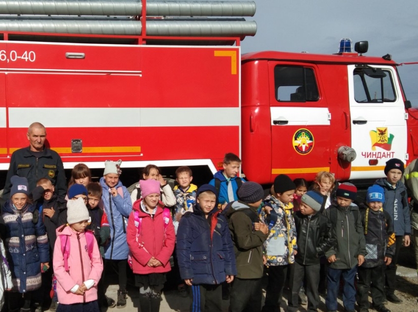 Школьники из села Чиндант познакомились с работой пожарных 