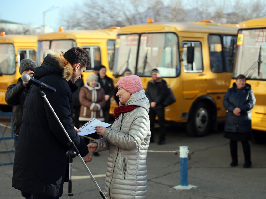 Фоторепортаж: Школьный автопарк Забайкалья пополнился новыми автобусами