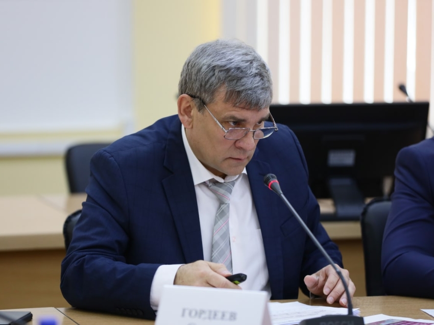 ​Сергей Гордеев призвал руководителей организаций в сфере ЖКХ усилить контроль вакцинации сотрудников