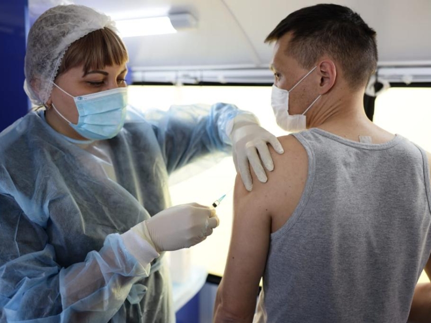 Вакцинацию от коронавируса завершили 394 тысячи забайкальцев