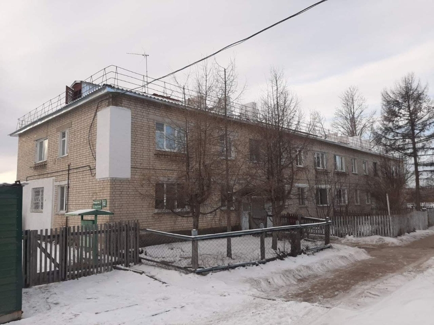 Завершается капитальный ремонт кровли двухэтажного дома в Черновском районе