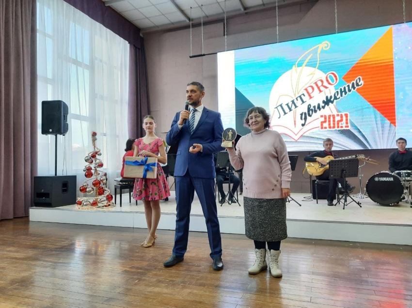 ​Александр Осипов вручил Дальневосточную премию забайкальской писательнице Нине Коледневой