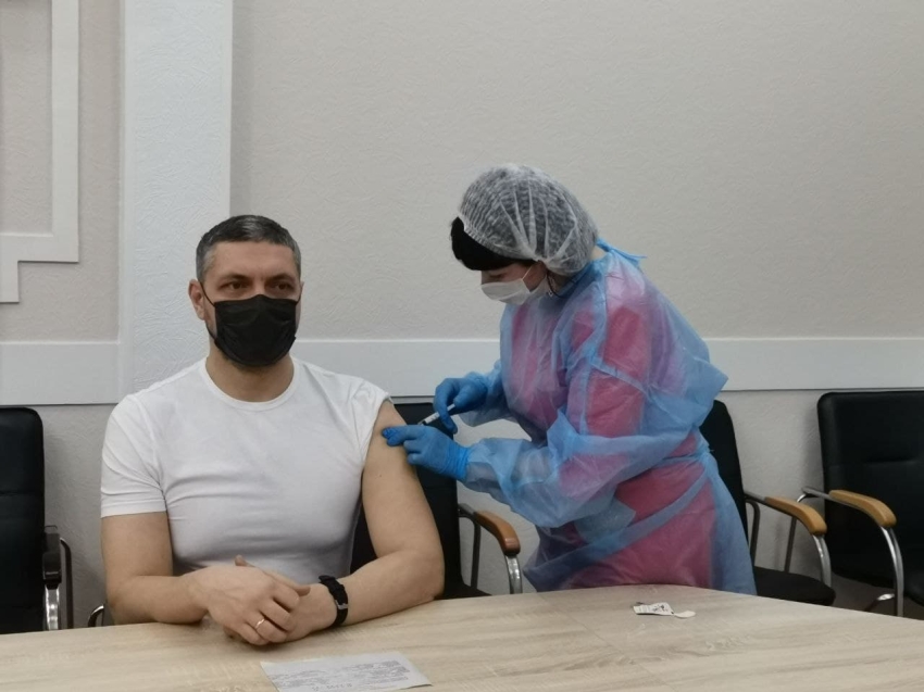 Александр Осипов ревакцинировался от COVID-19