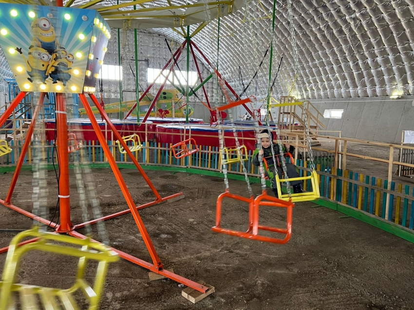 Парк аттракционов заработал в частном зоопарке «Радуга» в Чите 