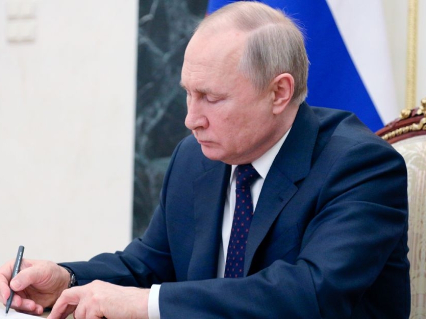 Владимир Путин анонсировал увеличение МРОТ, прожиточного минимума и зарплат «бюджетников»