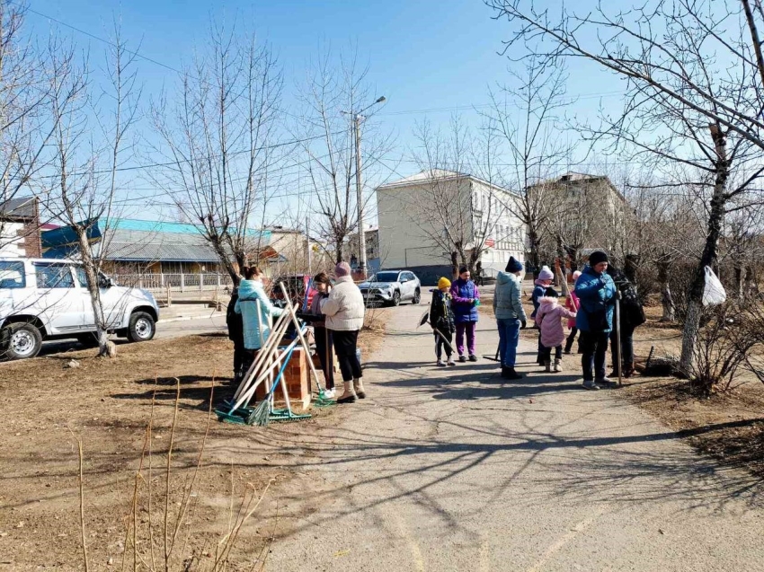 Почти 90 мешков мусора собрали участники субботника на территории будущего сквера «Солнечный» в Чите
