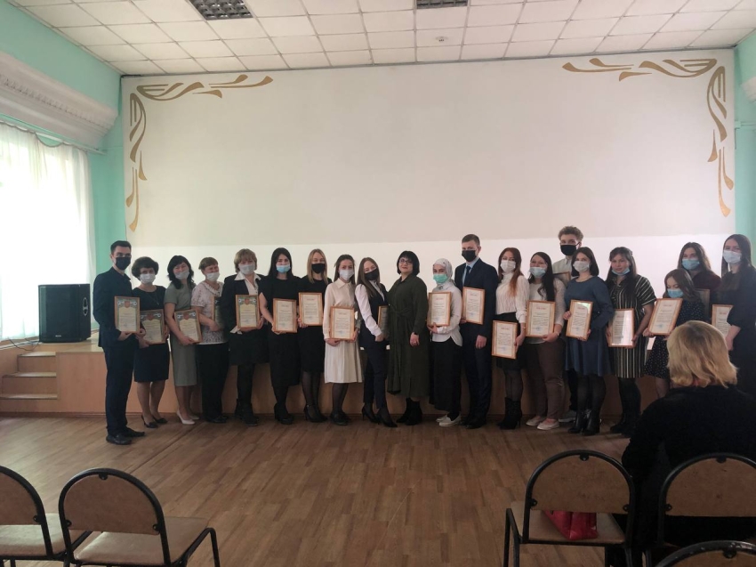 Около 100 волонтеров-медиков наградили в Zабайкалье за работу с COVID-19 