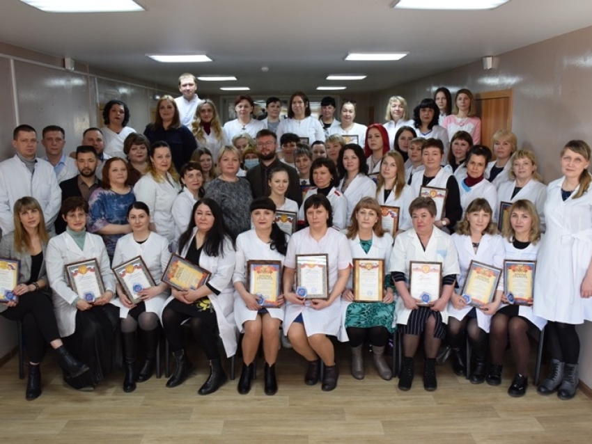 Коллектив моногоспиталя в Чите наградили за работу с COVID-19 