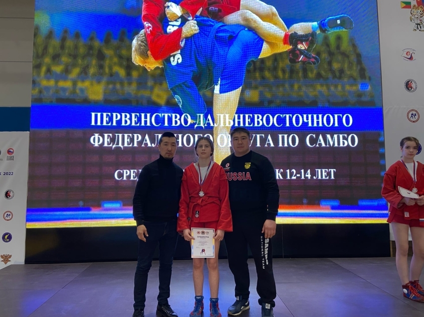 Забайкальская спортсменка завоевала серебро на первенстве ДФО по самбо в Хабаровске