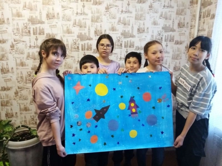 «Космические» квесты, фотовыставки и классные часы: День космонавтики отметили в детских соцучреждениях Zабайкалья