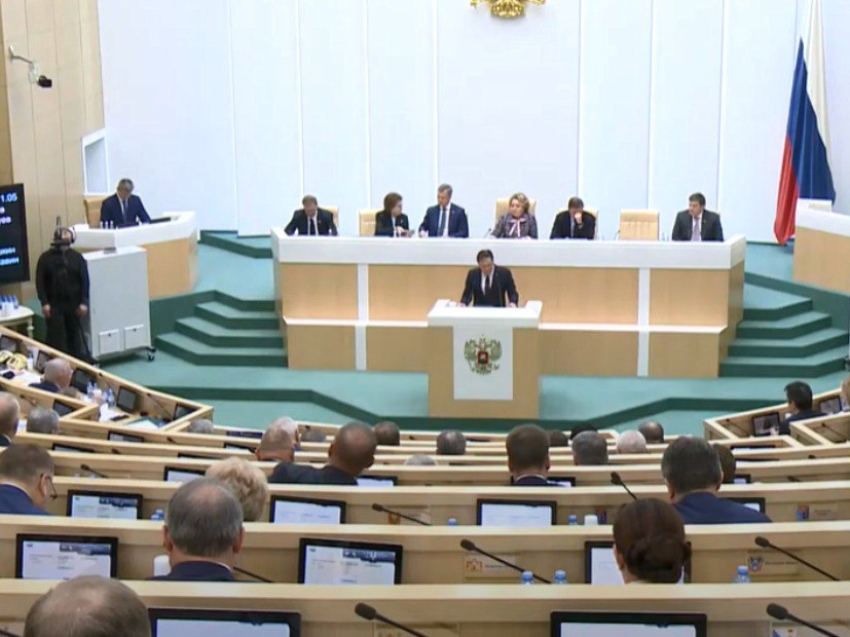 О ключевых законах для страны, одобренных в Совете Федерации РФ, сообщил Баир Жамсуев