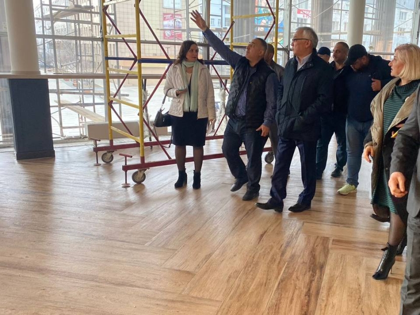 Баир Жамсуев: Общестроительные работы по реконструкции Драмтеатра будут завершены в конце мая 