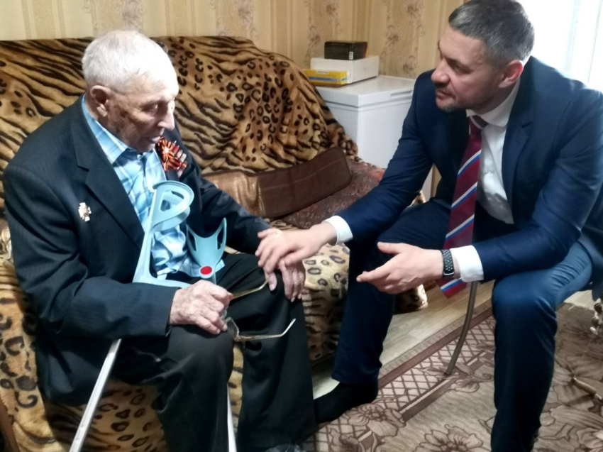 ​Александр Осипов в День Победы навестил ветеранов Великой Отечественной войны