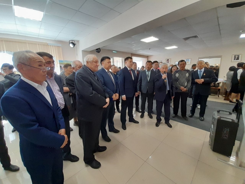 В Аге увековечили память заслуженного зоотехника РСФСР Базара Цыбикова