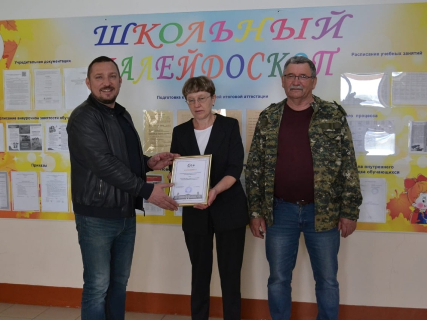 ​«Разрезуголь» подарил новые компьютеры Черемховской школе Красночикойского района