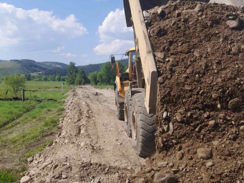 Дорожные службы восстанавливают проезд в Шелопугинском районе Zабайкалья