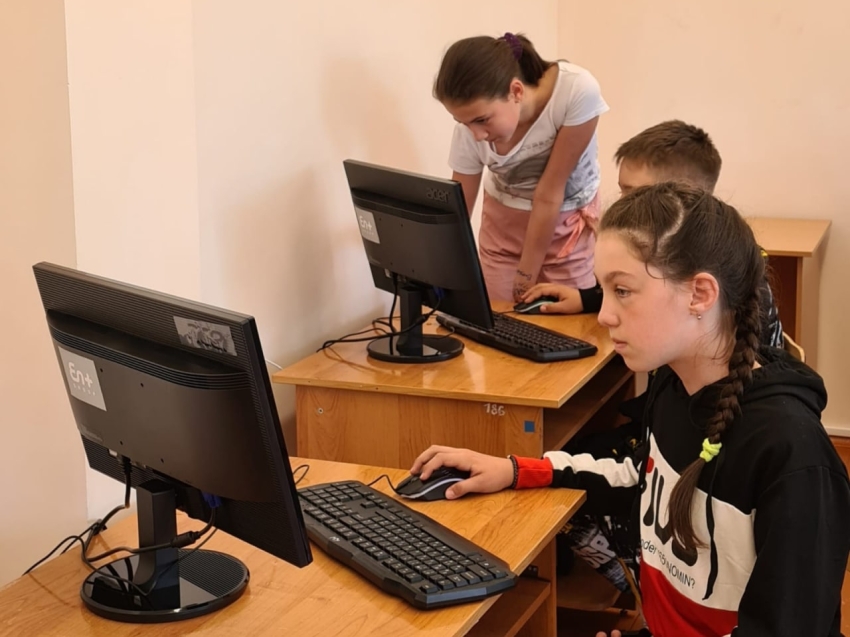 ​Компания «Разрезуголь» установила в Черемховской школе новые компьютеры