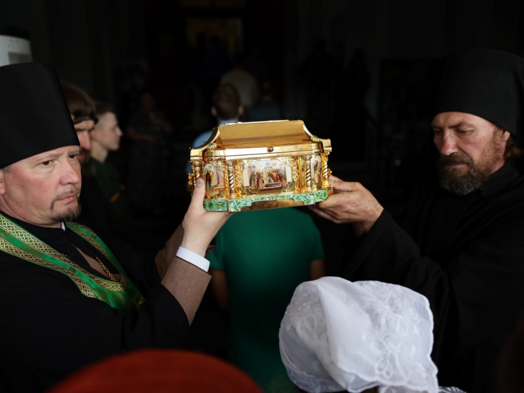 Фоторепортаж: Православную святыню - частицу мощей Сергия Радонежского встретили в Забайкалье