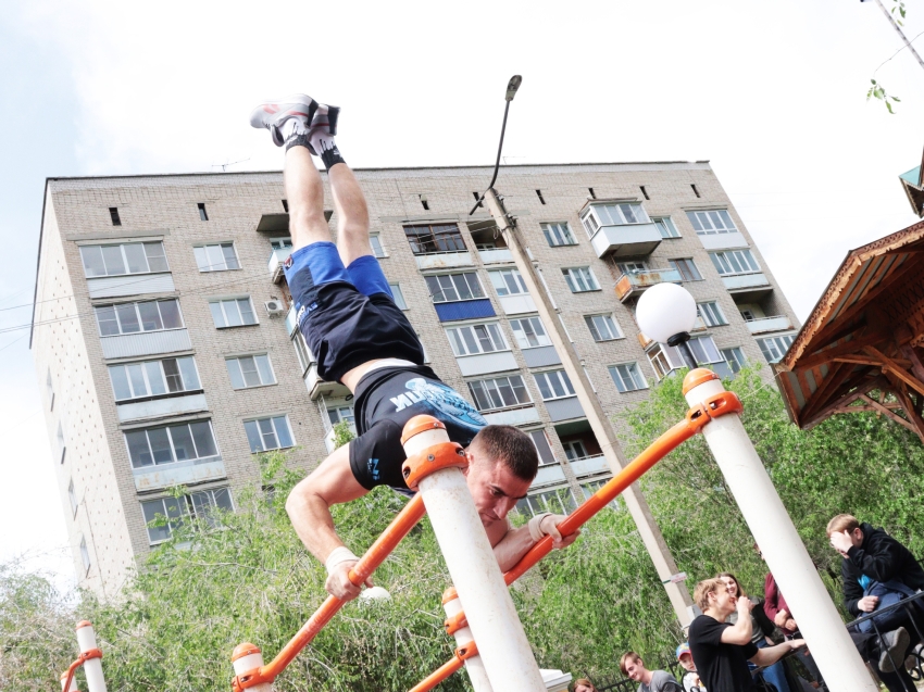 Бесплатные тренировки с кураторами на уличных площадках запустила федерация воркаута Zабайкалья