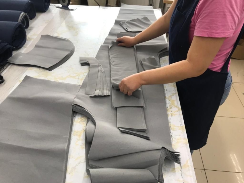 В Чите благодаря господдержке открылось производство одежды для медиков