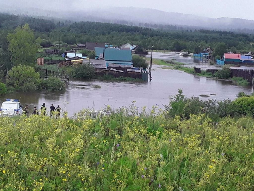 Сообщение с подтопленным селом Ильинка в Zабайкалье восстанавливают для доставки продуктов и эвакуации людей
