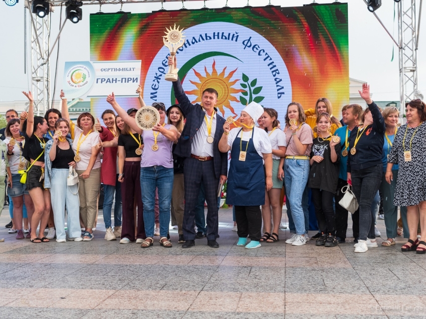 Обладателю гран-при фестиваля «Люди и солнце» вручили сертификат на 200 тысяч рублей предпросмотр