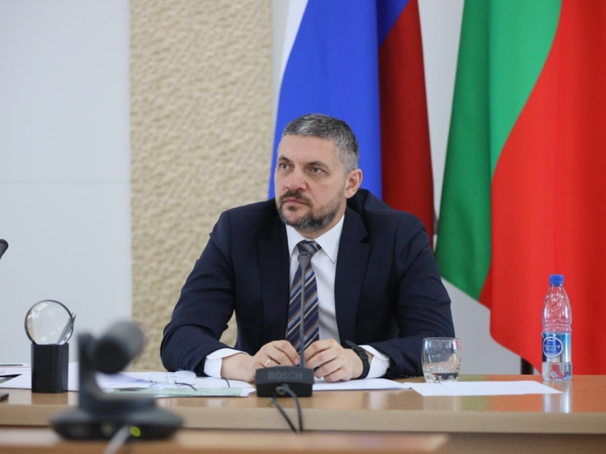 ​Александр Осипов предложил Заксобранию вместе добиваться изменений в федеральном законе о заготовке дров