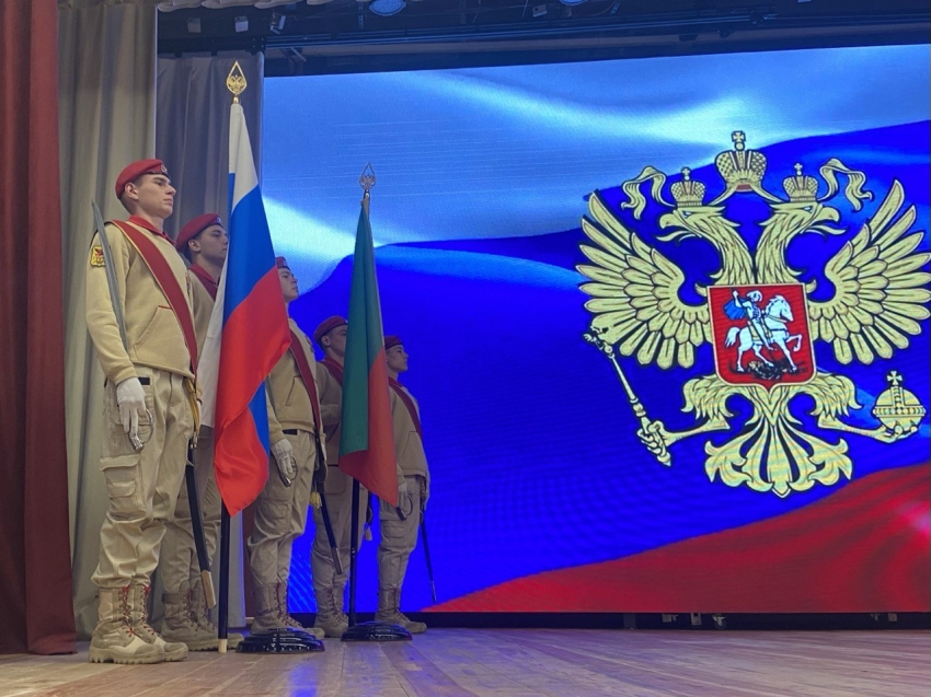 Свыше 20 тысяч детей отпраздновали День флага России в детских садах и лагерях Забайкалья