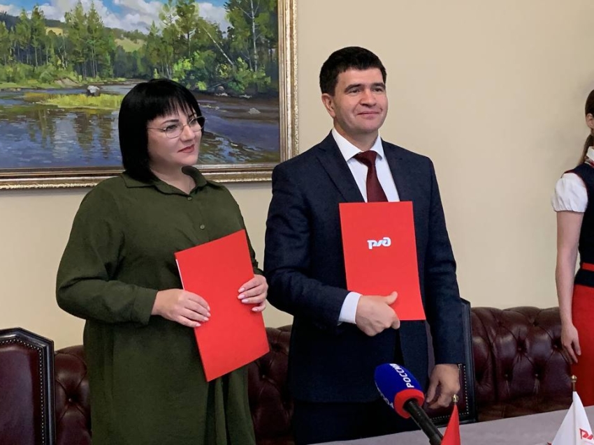 Оксана Немакина подписала благотворительный финансовый договор с ОАО «РЖД»