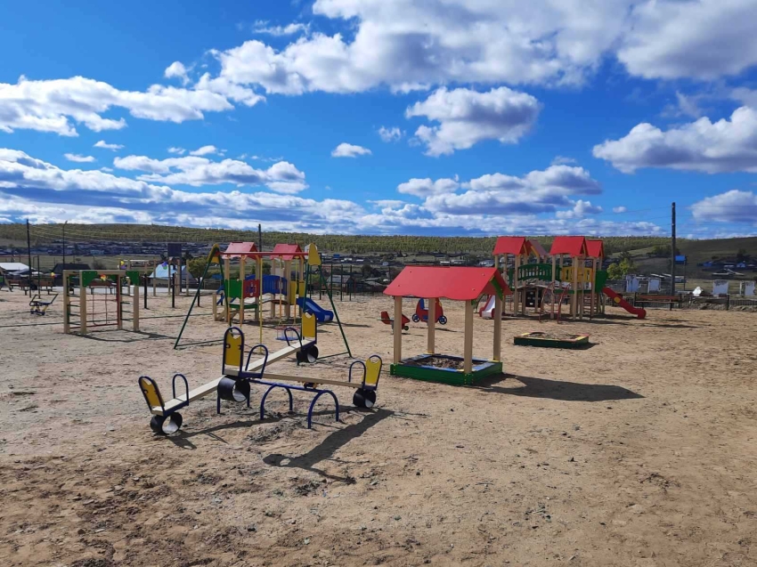 ​Новую игровую и спортивную площадку открыли в поселке Орловский по проекту «Забайкальский дворик»