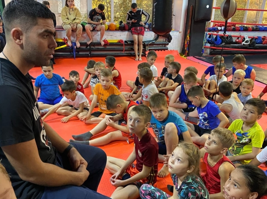 ​Мастер спорта по тайскому боксу и опытные спортсмены проведут мастер-класс для воспитанников детского дома в Чите