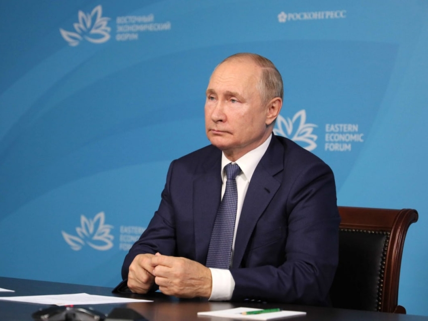 ​Владимир Путин по итогам ВЭФ поручил продлить «Дальневосточную ипотеку» и поддержать санитарную авиацию ДФО