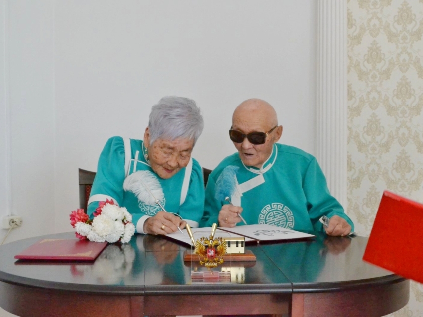 Супруги из Могойтуя отметили 60 лет совместной жизни