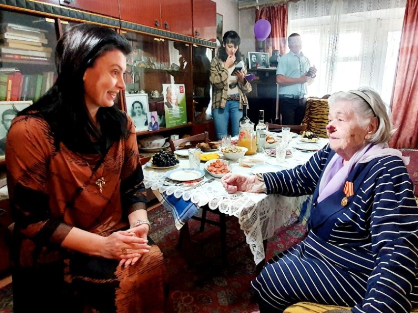 ​Инна Щеглова поздравила легендарную забайкалку со 100-летним юбилеем