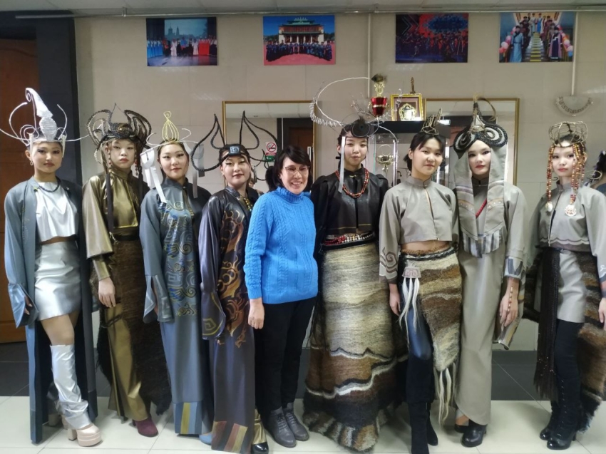 ​30 уникальных коллекций представлены в конкурсе национальных костюмов в Агинском