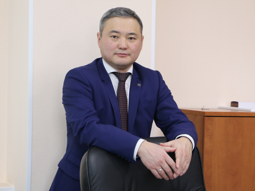  Александр Бардалеев поздравил забайкальских коллег с днем экономиста