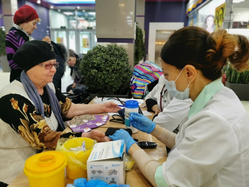 ​Порядка 50 забайкальцев проверили уровень сахара в крови в ходе акции в ТЦ «Новосити»