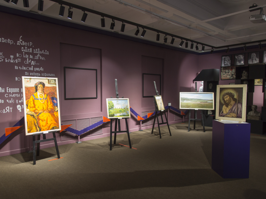 Выставка реставрированных картин «Наследие в красках» открылась в краеведческом музее (6+)