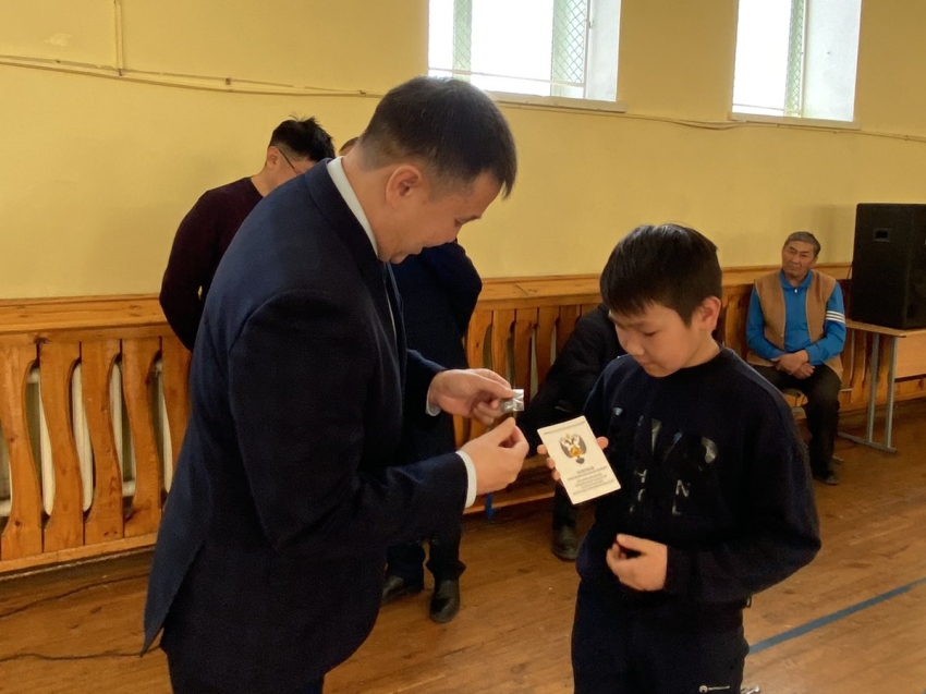 Буянто Батомункуев наградил лучших шахматистов турнира памяти  международного мастера Сокто Намжилова