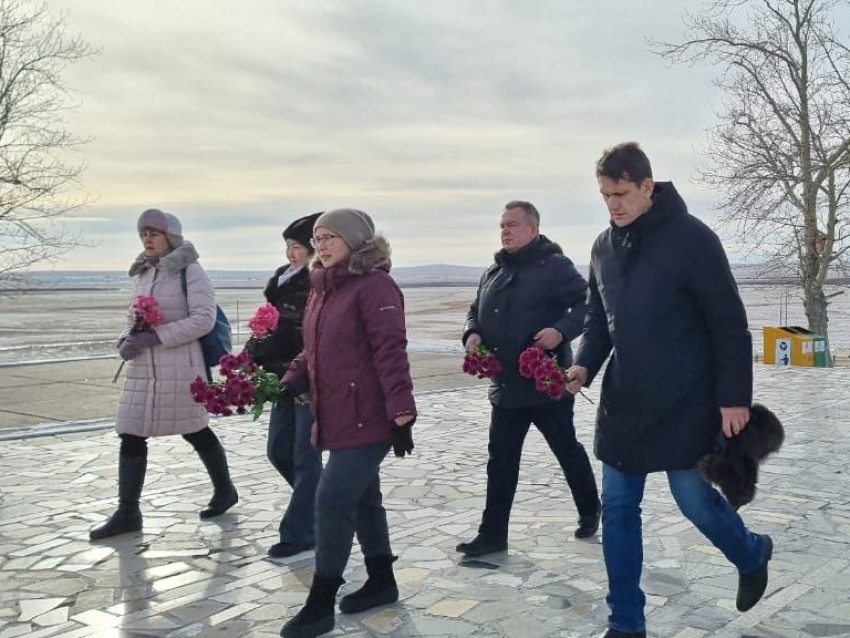 Татьяна Цымпилова и региональное отделение РВИО почтили память советских воинов в Монголии