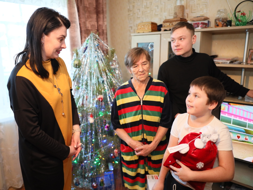Александр Осипов и Инна Щеглова исполнили новогодние желания братьев из семьи участника СВО