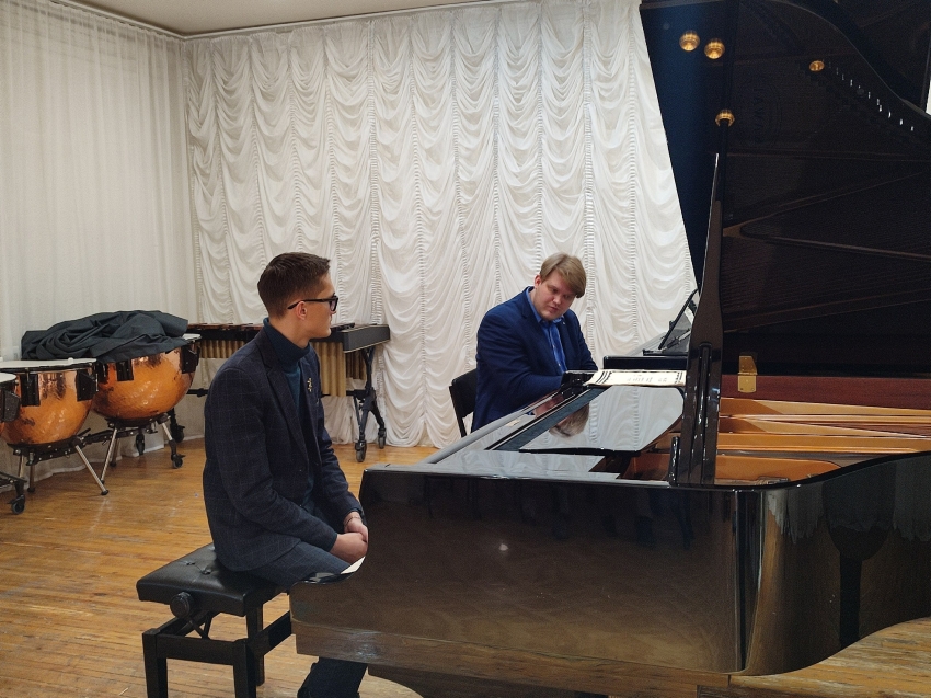 ​Пианист Олег Худяков дал мастер-класс в рамках Рождественского фестиваля «Донбасс и Zабайкалье. Вместе»