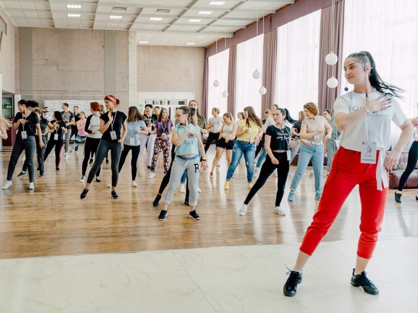 Более 30 участниц посетили бесплатный мастер-класс по бачате в рамках проекта «ТанцКЛАСС» для всех» в Чите