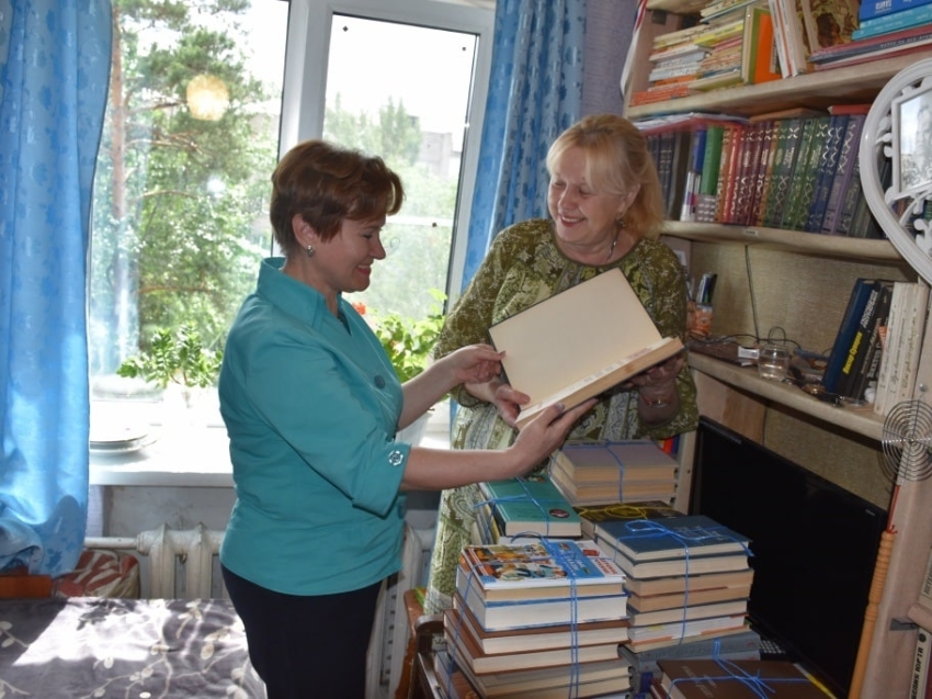 Забайкальская краевая детско-юношеская библиотека собрала почти 1,5 тысячи книг в рамках акции «Книги детям Донбасса» 