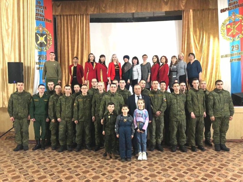 Артисты Петровска-Забайкальского провели концертный тур по воинским частям Забайкалья